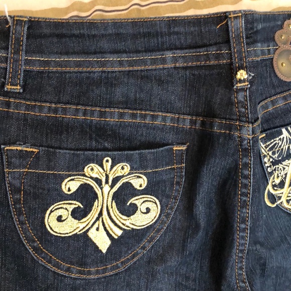 Dereon Jeans - Picture 3 of 8